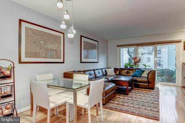 Foto del edificio - 225 G St SW