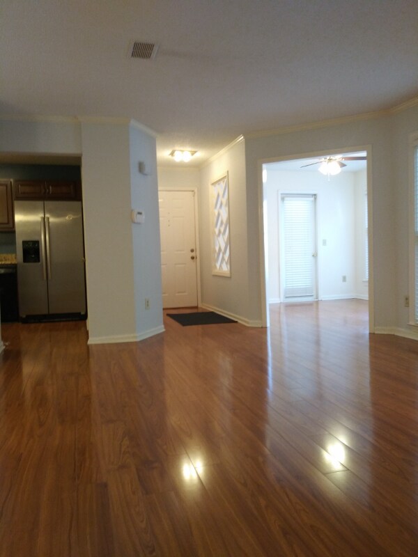 Building Photo - 310 Hollyfax Cir NE