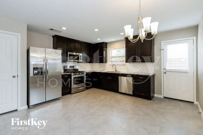 Foto del edificio - 1409 Woods Lake Ct