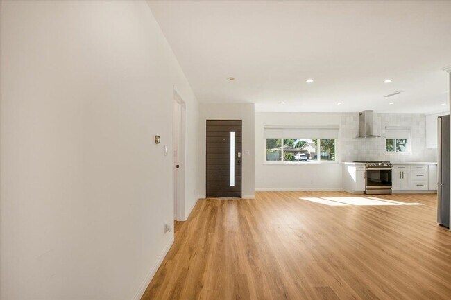 Foto del edificio - 16329 Napa St