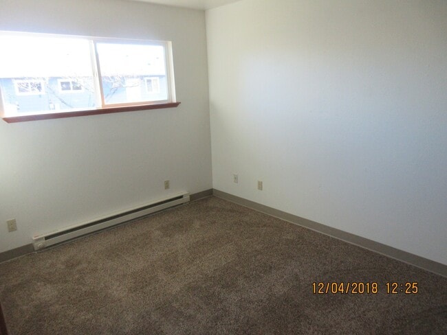 Building Photo - (917) 27th Street Duplex - 2 Bedroom / 1 Bathroom - Albany Duplex ***PET FRIENDLY
