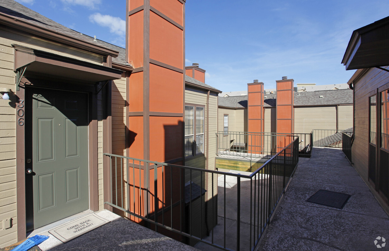 Building Photo - Delphi Condominiums