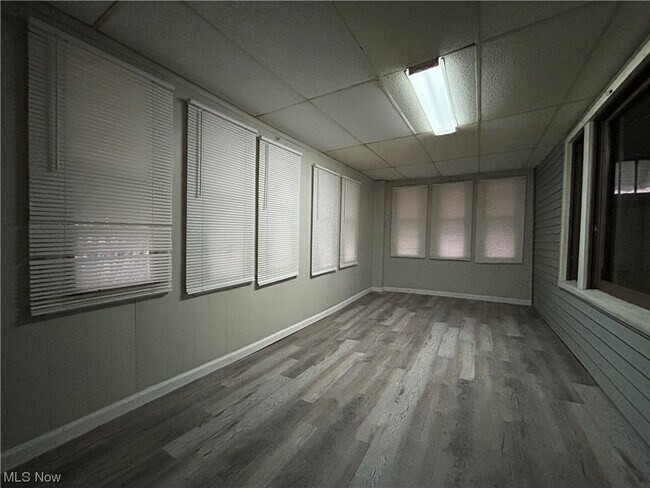 Building Photo - 11718 Oakview Ave
