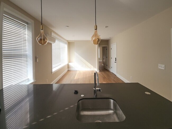 Foto del edificio - 224-228 W 9th 6696 Landlord