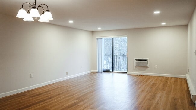 Foto del edificio - 1321 Worcester Rd