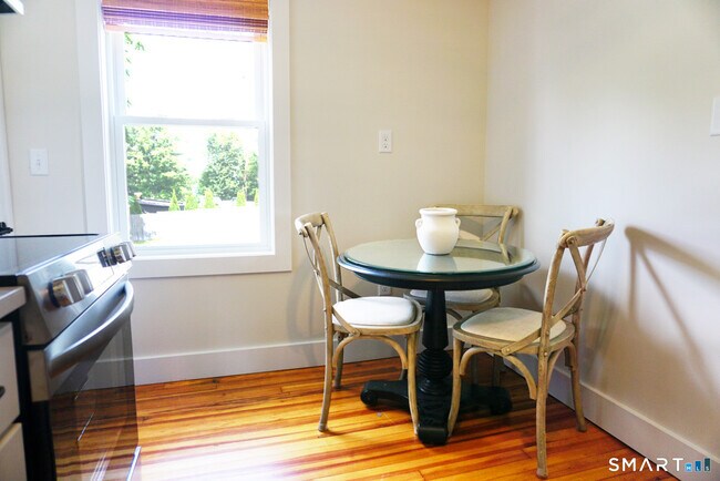 Foto del edificio - 188 E Lake St