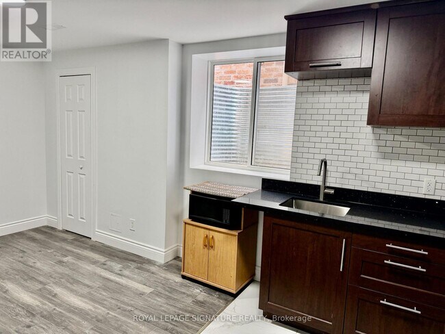 Building Photo - 80 Midcrest Cir