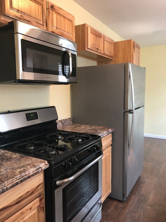 Primary Photo - Charming 1 Bedroom Home With Yard