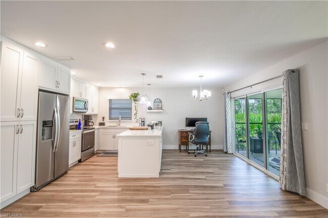 Foto del edificio - 345 Carnaby Ct