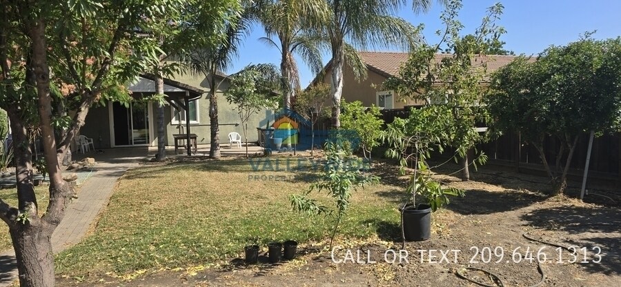 Building Photo - 15979 Crescent Park Cir