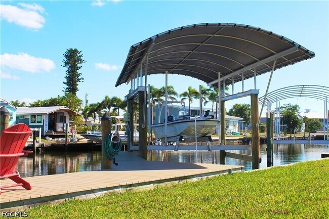 Foto del edificio - 2744 Sanderling Ct