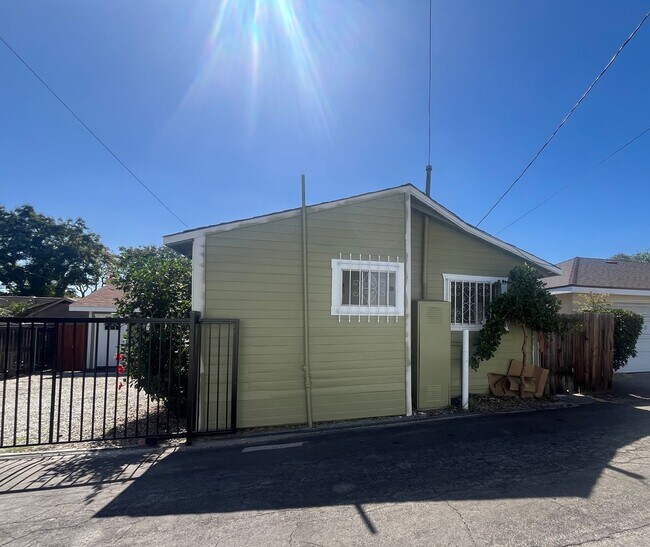 Foto del edificio - 8020 Bright Ave