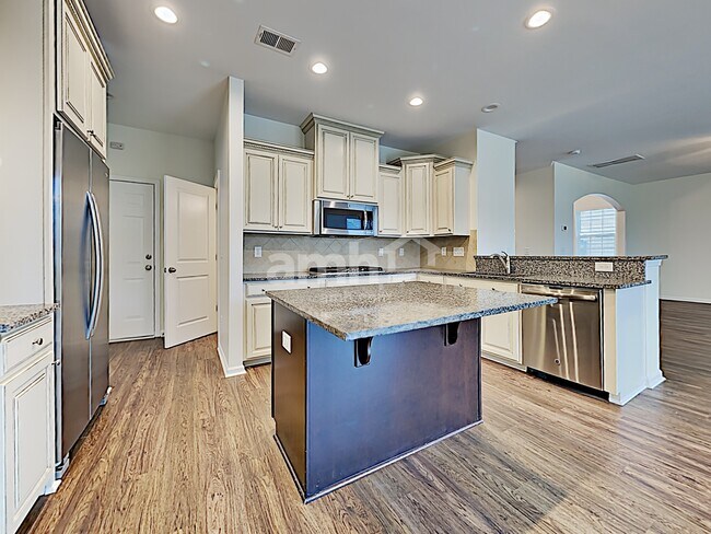 Building Photo - 614 Redbud Ln