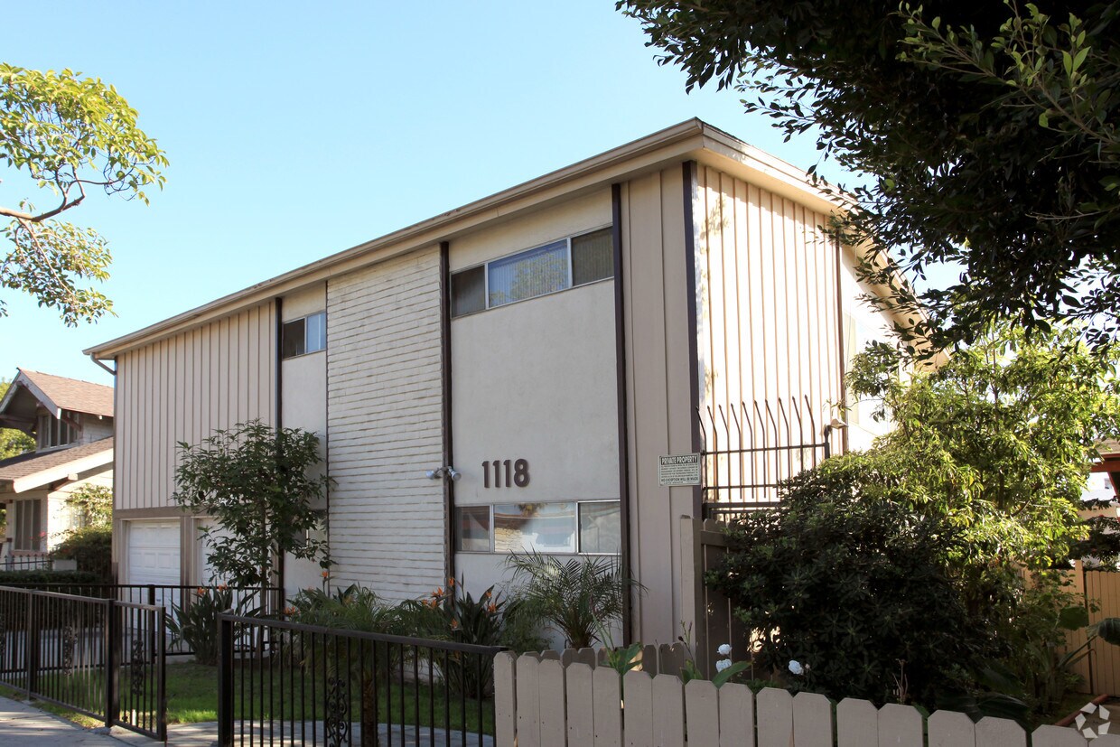 Building Photo - 1118 Cedar Ave