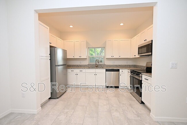 Building Photo - 1013 N Brunnell Pkwy