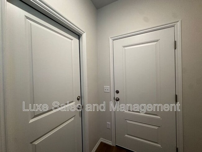 Foto del edificio - 3701 Franks Way