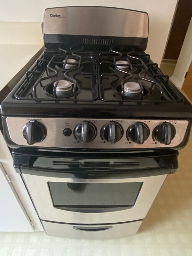 Stove - 3109 Grand Ave S