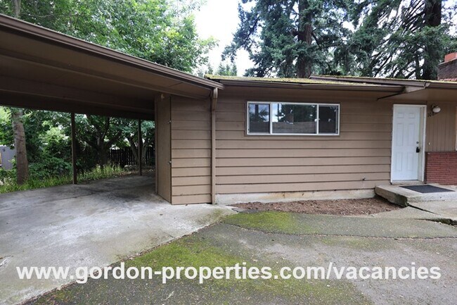 Foto del edificio - SE Green Vista Dr - Milwaukie 2 bedroom du...