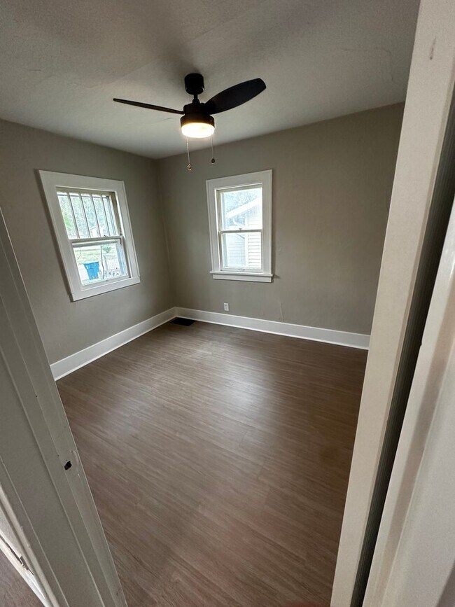 Building Photo - Updated Home Available July 1st