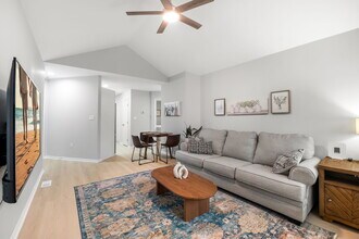 Building Photo - 420 Alpha St