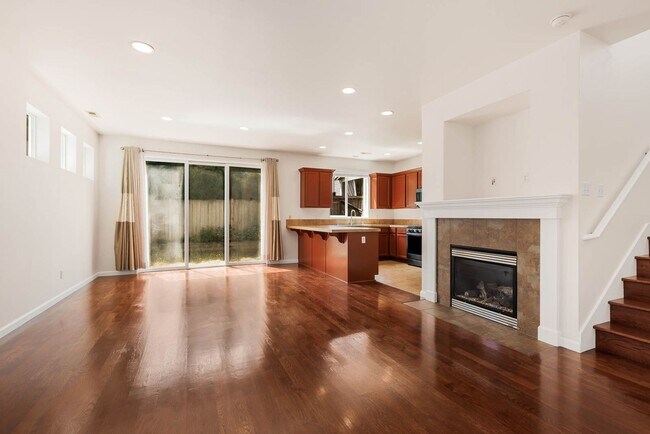 Foto del edificio - 3 Bedroom Home with Open Layout, Large Garage & Primary Suite