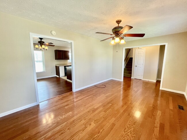 Building Photo - 4 bedroom, 3 bathroom Nest in Spring Lake