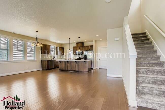 Building Photo - BEST REDUCED PRICE at $2,995 ** Spacious &...