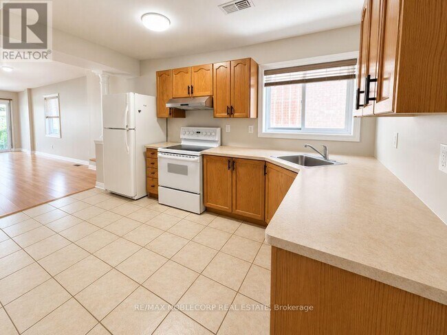 Building Photo - 67 Macbride Crescent