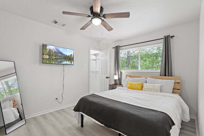 Foto del edificio - 604 Lochnell Dr