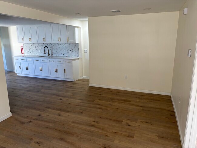Foto del edificio - 585 McChesney St
