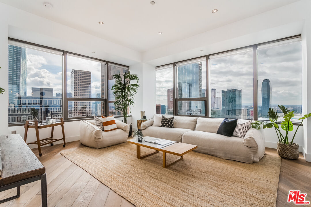 Foto principal - 1100 Wilshire Blvd