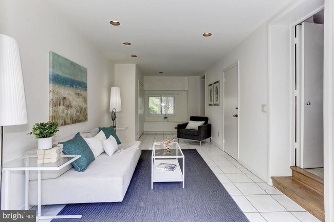 Foto del edificio - 4810 Rodman St NW