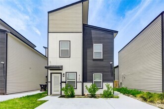 Building Photo - 8157 Tate St