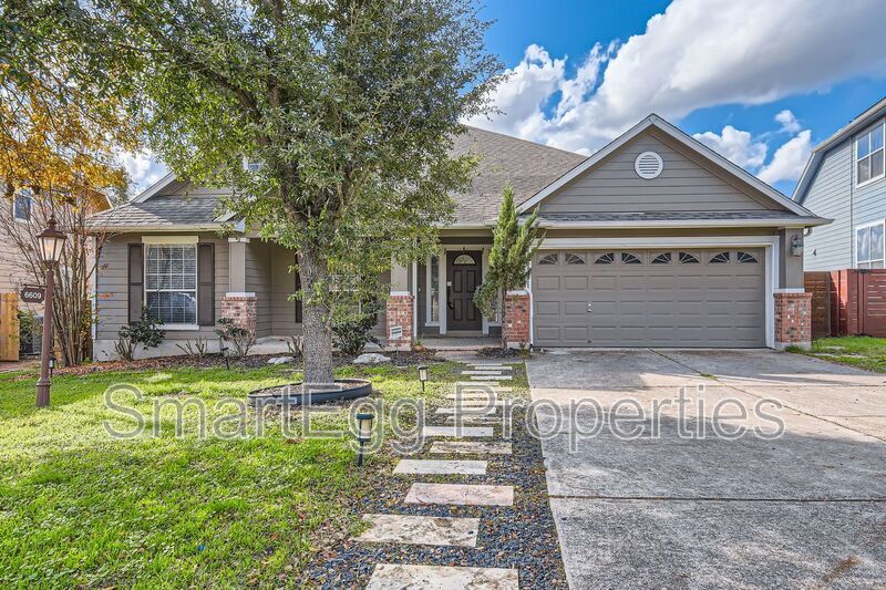 Foto principal - 6609 Carrington Dr