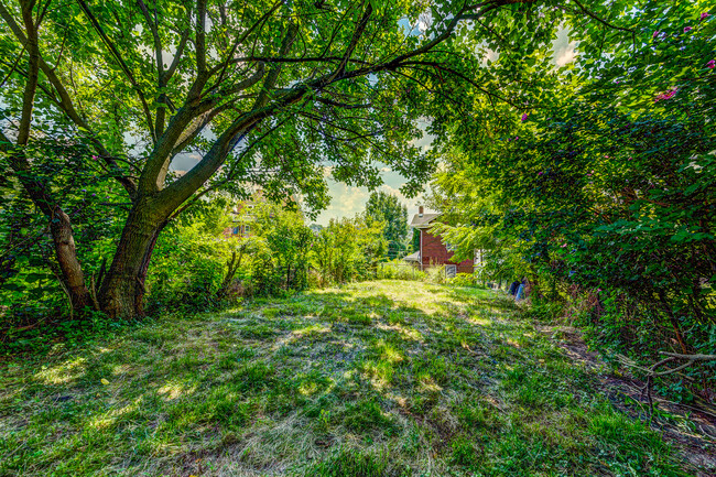 Building Photo - AVAILABLE AUGUST - Beautifully Brick Home ...