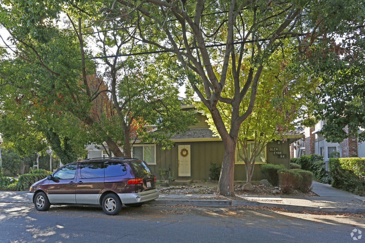 Foto del edificio - 94 Glen Eyrie Ave