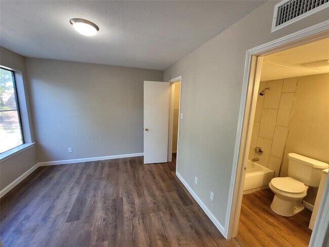 Foto del edificio - 9827 Walnut St