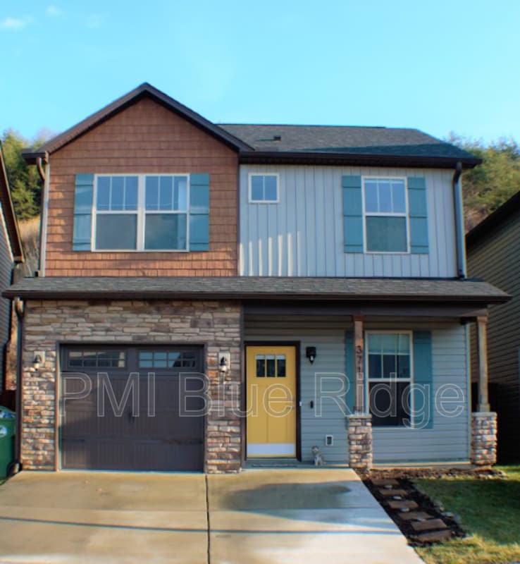 371 Cardwell Ln, Fletcher, NC 28732 House Rental in Fletcher, NC