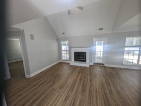 Building Photo - 1339 Center Lake Dr