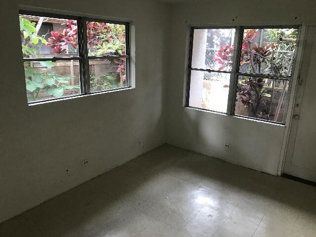 Foto del edificio - IOLANI TERRACE 1/1/1 patio, coin laundry