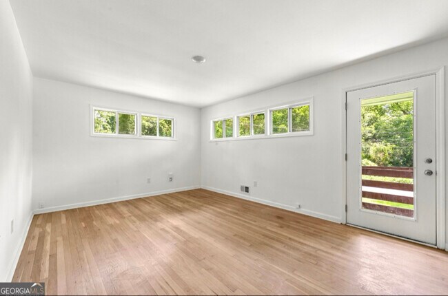 Building Photo - 2115 Nichols Ln