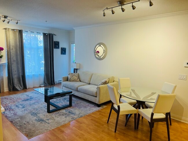 Building Photo - 15323 17A Av