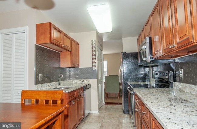 Building Photo - 8214 Stationhouse Ct