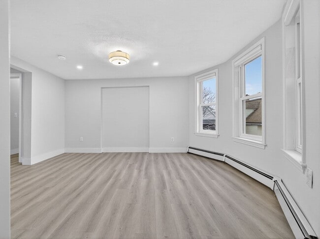 Building Photo - 469 Medford St