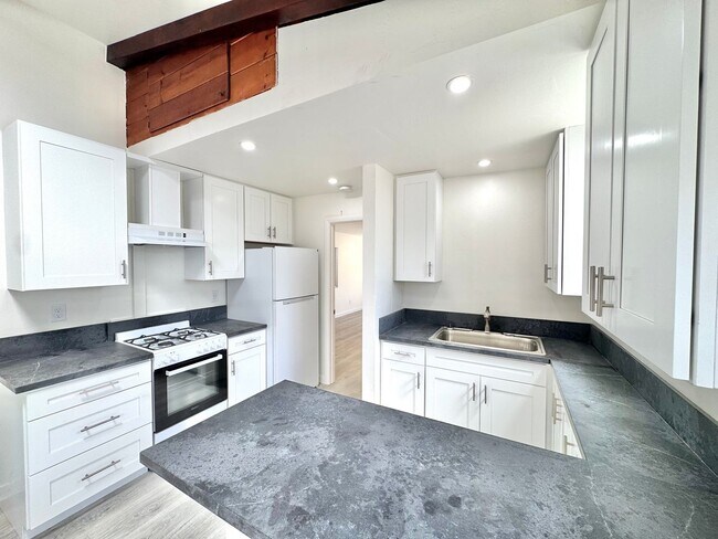 Foto del edificio - 4858-4860-4862 Orchard Avenue