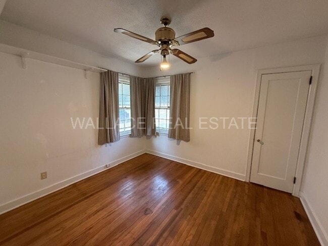 Photo - CUTE 1940'S BUNGALOW IN SHANNONDALE COMMUNITY IN N. KNOXVILLE!! House