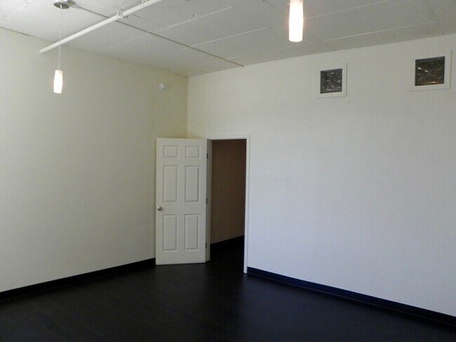 Building Photo - Mehran Lofts