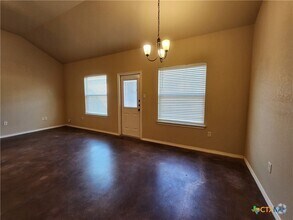 Building Photo - 2567 Pahmeyer Rd