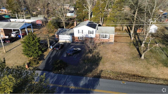 Building Photo - 12702 Country Ln