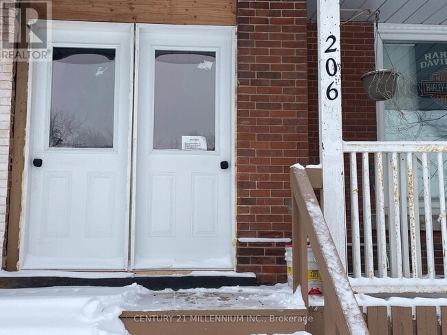 Building Photo - 206 Owen Sound St